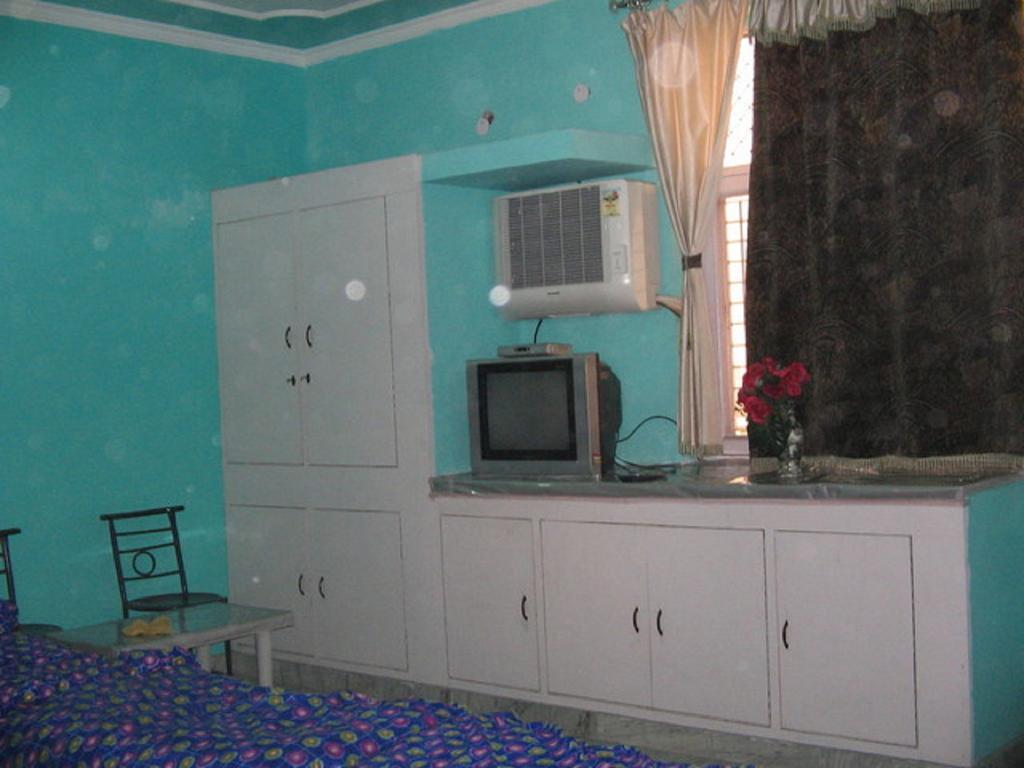 Balaji Guest House - Home Stay เกรทเตอร์นอยดา ห้อง รูปภาพ