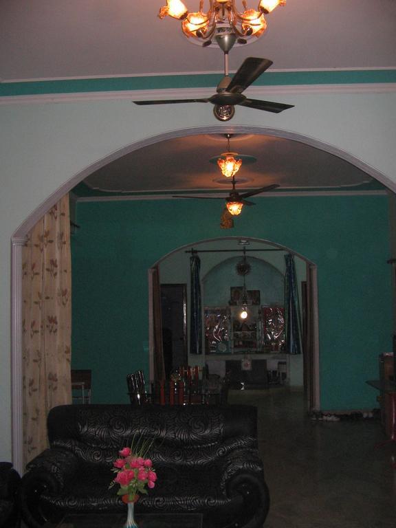 Balaji Guest House - Home Stay เกรทเตอร์นอยดา ภายนอก รูปภาพ