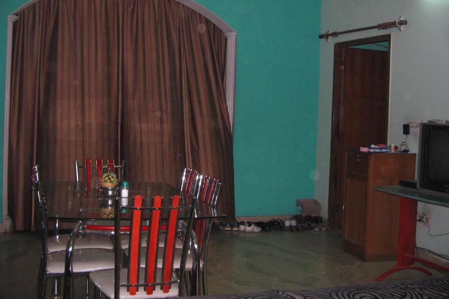 Balaji Guest House - Home Stay เกรทเตอร์นอยดา ภายนอก รูปภาพ