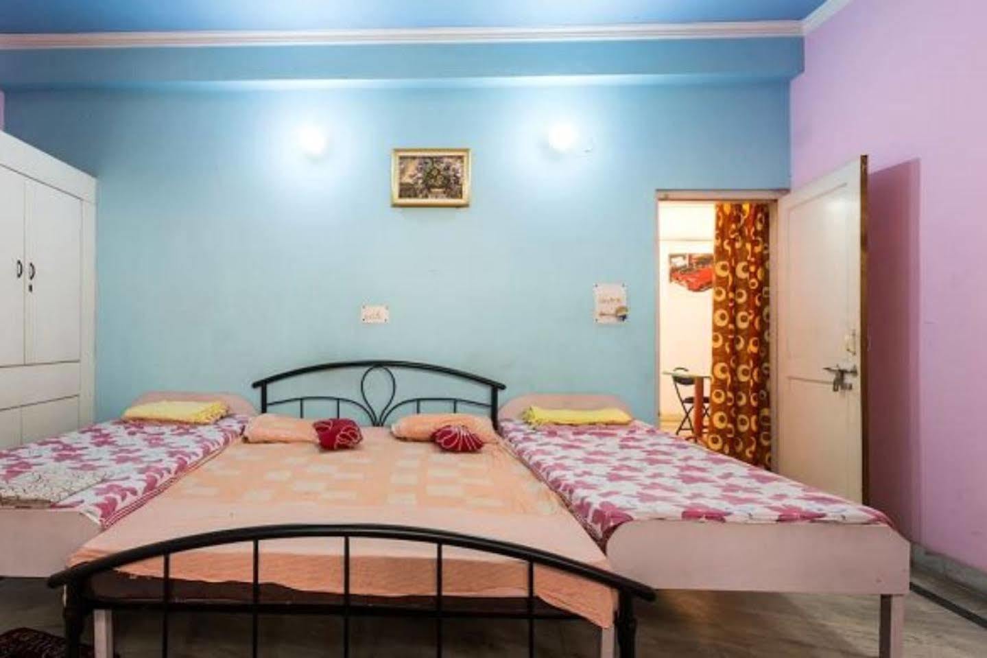 Balaji Guest House - Home Stay เกรทเตอร์นอยดา ภายนอก รูปภาพ