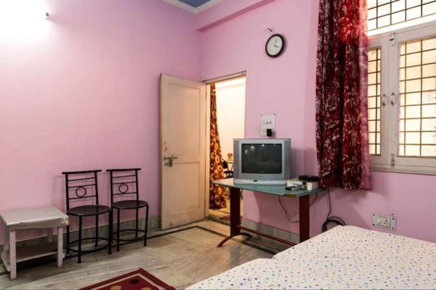 Balaji Guest House - Home Stay เกรทเตอร์นอยดา ภายนอก รูปภาพ