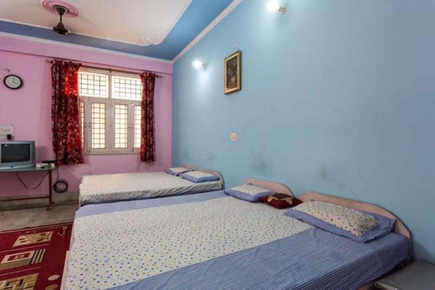 Balaji Guest House - Home Stay เกรทเตอร์นอยดา ภายนอก รูปภาพ